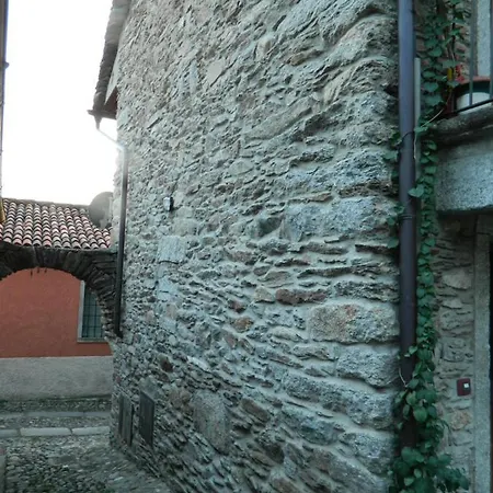 Antica Casa Nel Borgo Di Bracchio شقة *